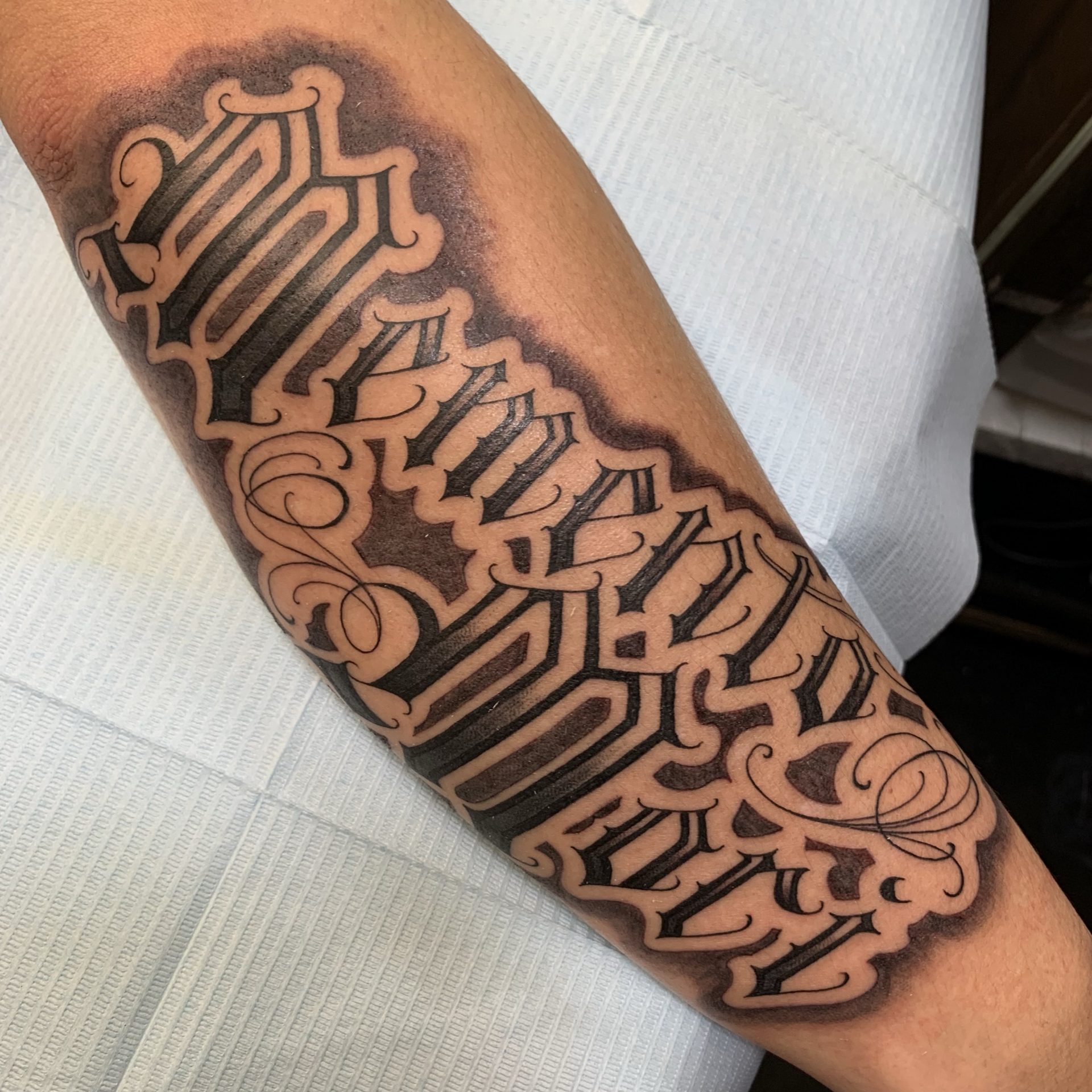 レタリング、Memento Mori、スクリプト - 江州彫雅｜アップライズ